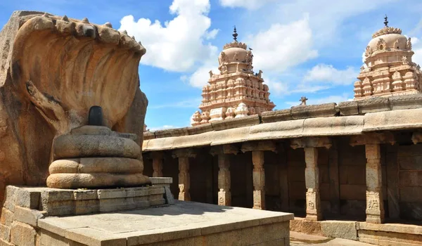 Lepakshi Veerabhadra Temple heritage site near Devanahalli